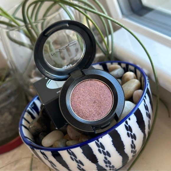 MAC Nude Model Frost Eyeshadow Single Plum Neutral Metallic Shimmer - Picture 7 of 12